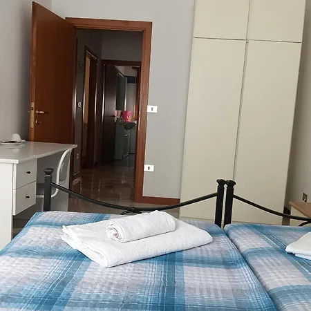 Venice Accomodation לינה וארוחת בוקר *
